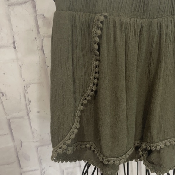 Ambiance Boho Festival Shorts Pompom Trim Olive Green Gauzy Rayon Overlapping - Picture 2 of 10